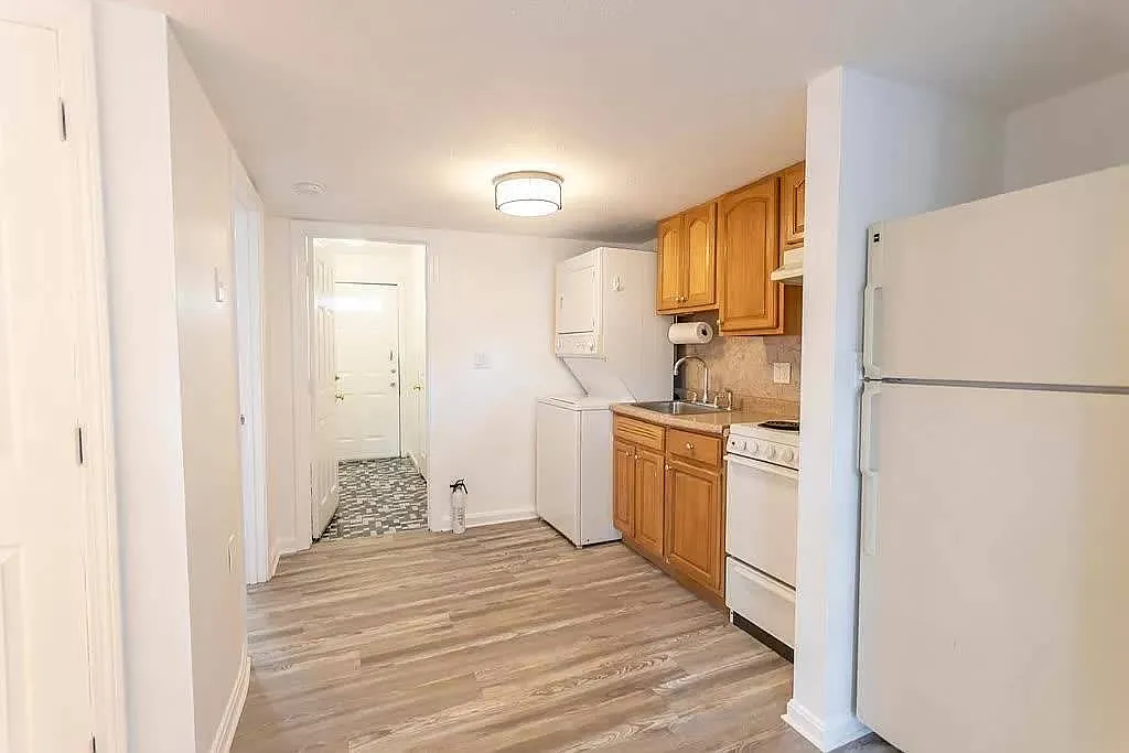 2 bed, 650 sqft, $2,500 — Photo 2