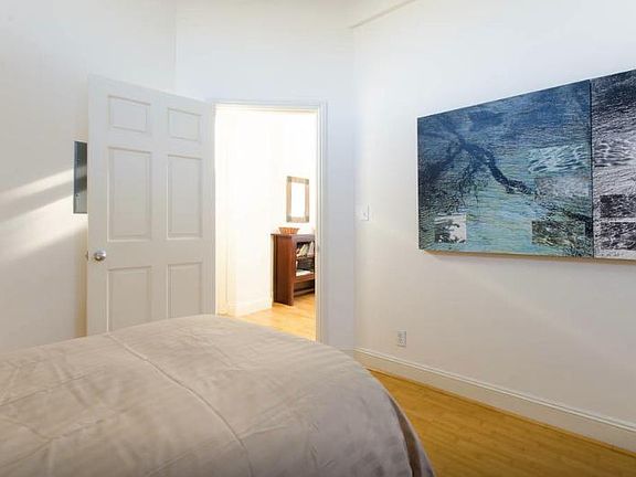 Downstairs bedroom contains two twin beds