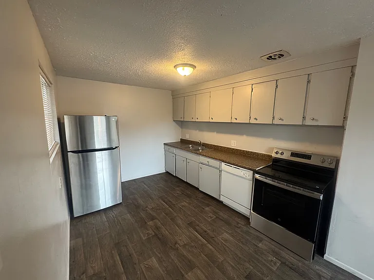 1619 S 1000 W — Photo 6