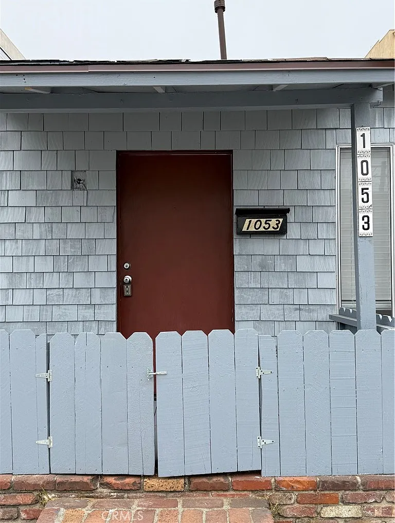 2 bed, 896 sqft, $3,950 — Photo 1