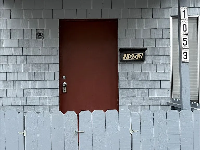 1053 Loma Dr — Photo 1