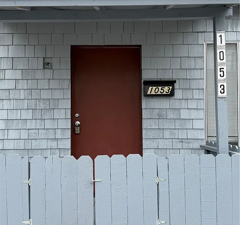 1053 Loma Dr