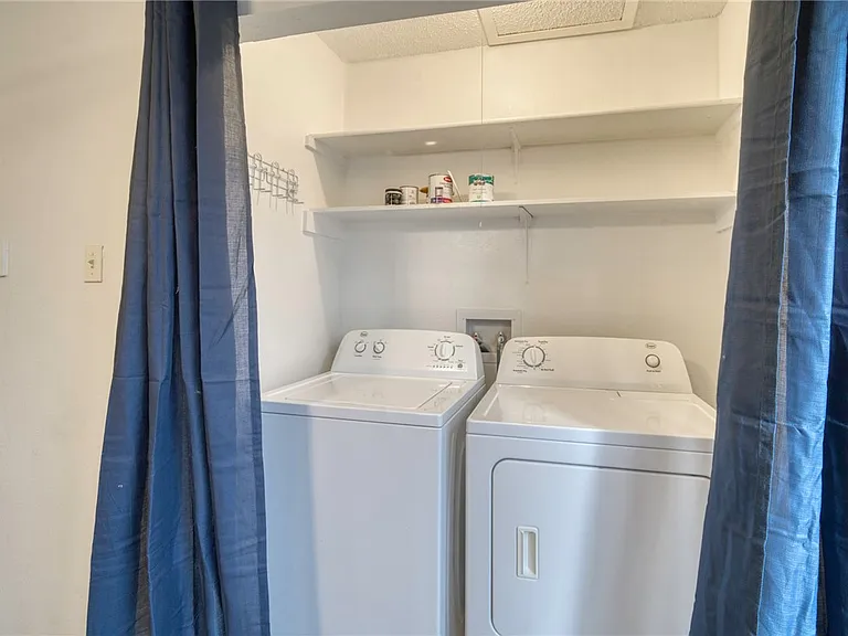 713 Wellesley Ct #D — Photo 8