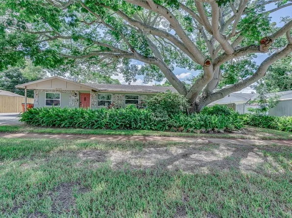 8225 Lark St, Seminole, FL 33777