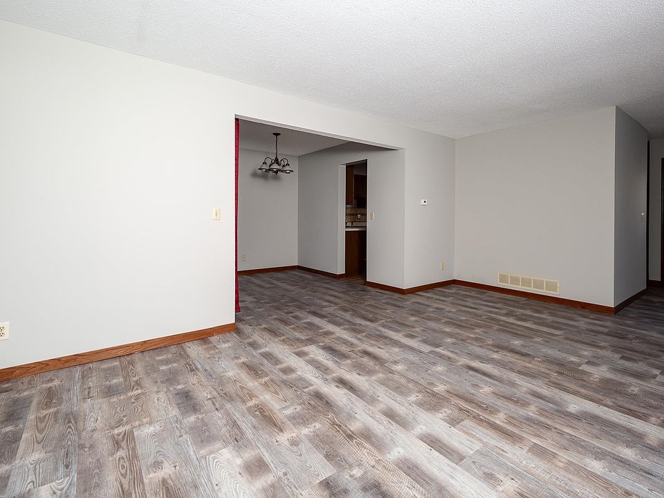 3806 Prairie Ln, Bettendorf, IA 52722 Zillow