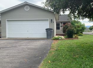 208 Hunter Hills Cir, Bristol, TN 37620