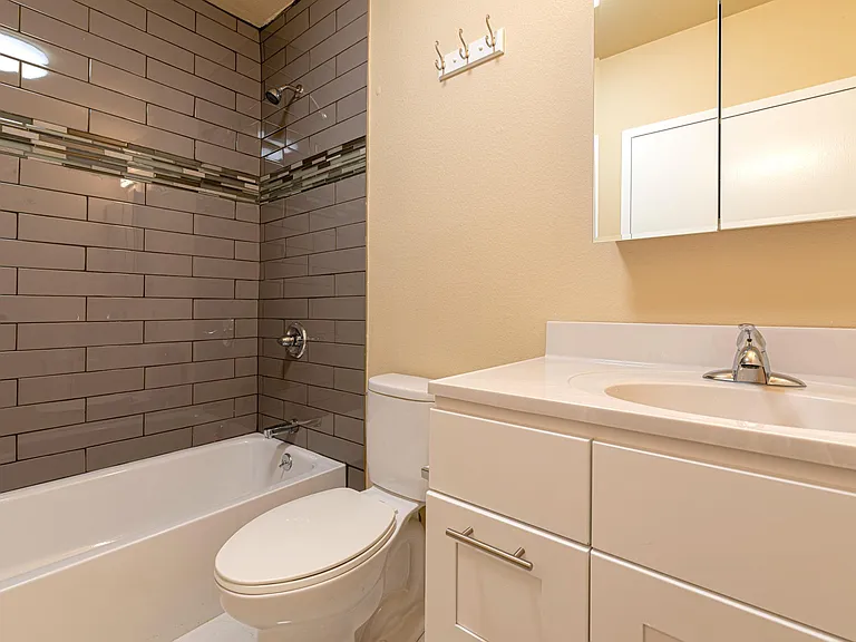 317 Lester Ave #103 — Photo 9