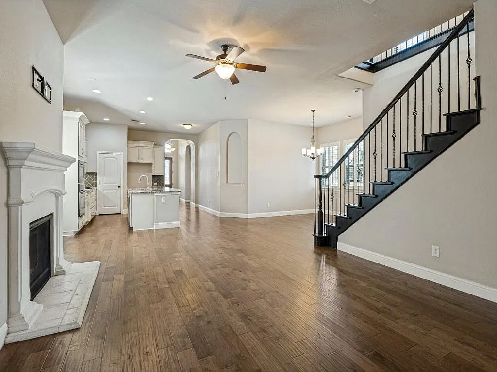 3 bed, 2624 sqft, $2,850 — Photo 3
