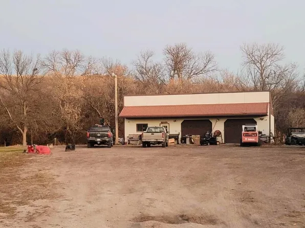22314 Buds Dr, Martin, SD 57551