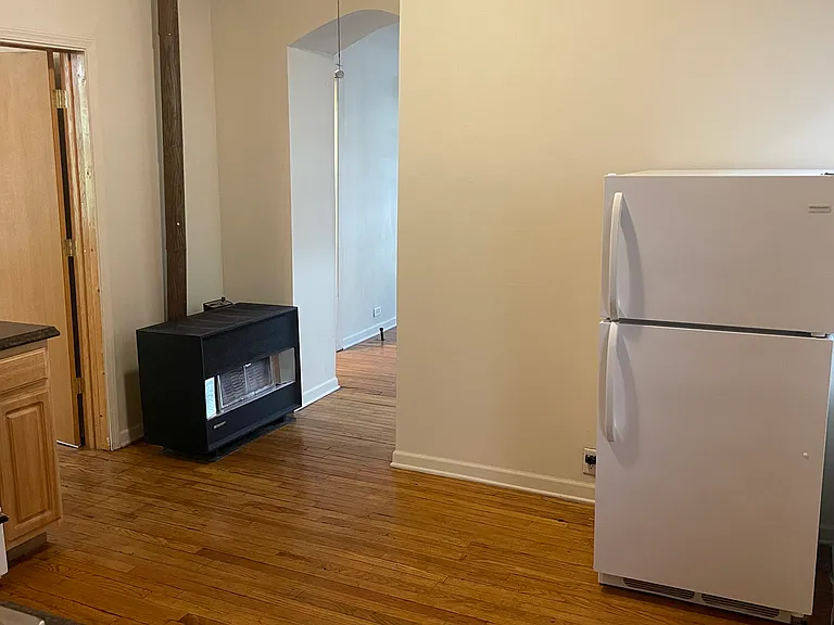 2446 N Marshfield Ave #1F — Photo 3