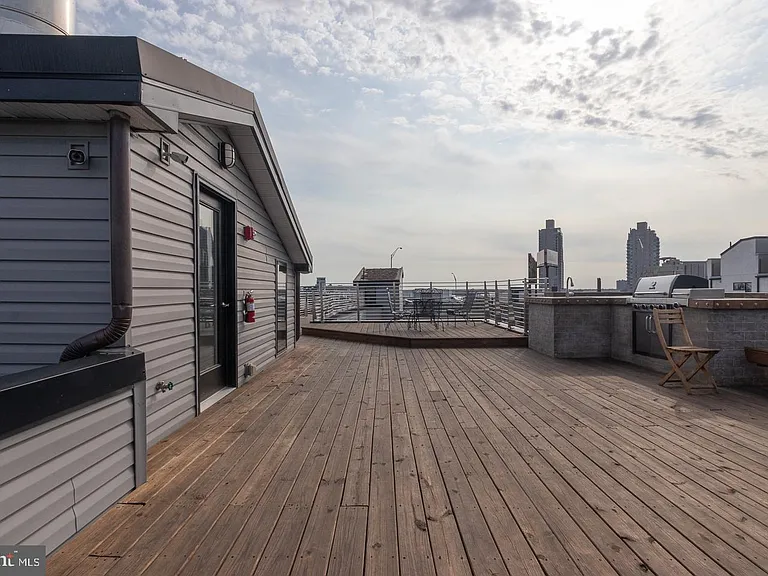 938 New Market St #304 — Photo 17