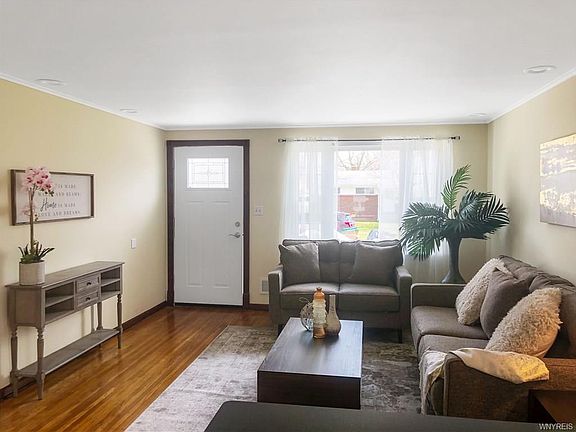4th image of 38 Dania Dr