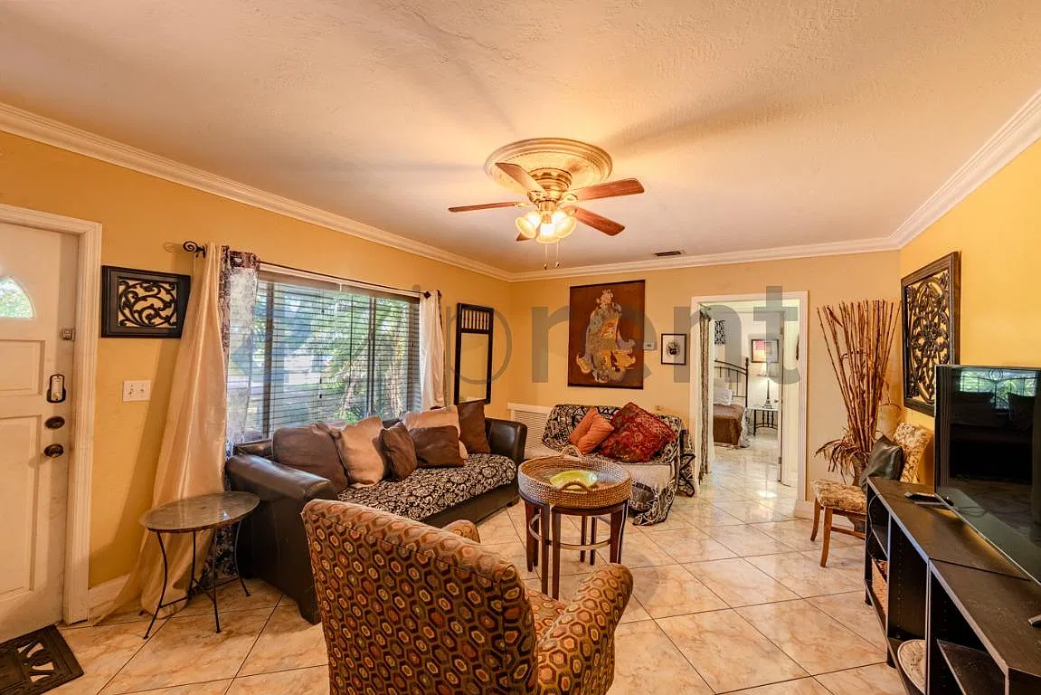 2 bed, 1200 sqft, $2,565 — Photo 4