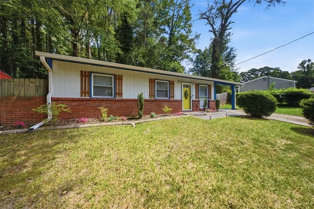 3 bed, 1.0 bath, 850 sqft, $2,000 — Photo 2