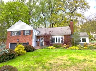 3 Dogwood Rd, Morris Plains, NJ 07950