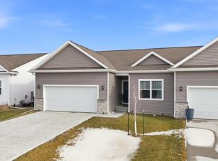 812 Juneberry Dr, Palo, IA