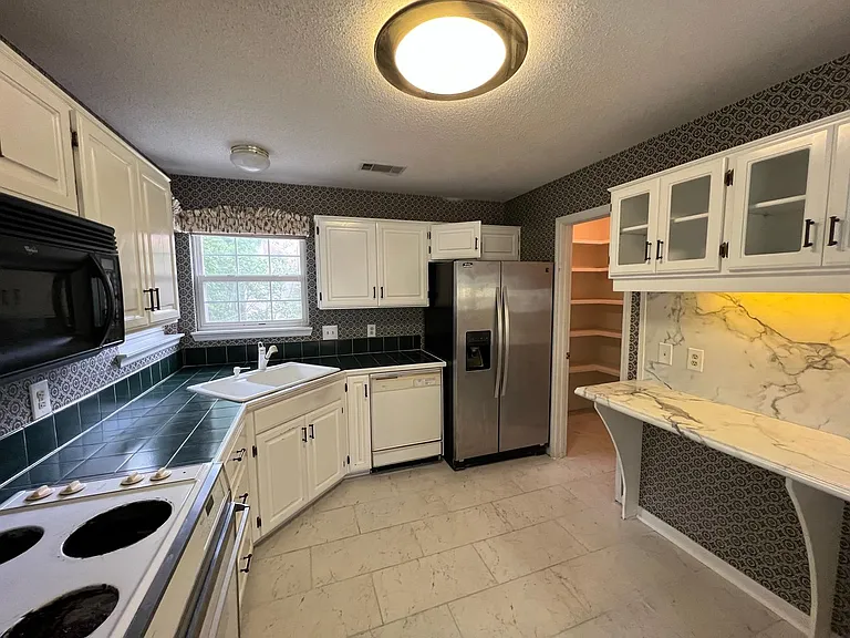 1635 Pondside Dr — Photo 28
