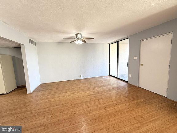 5th image of 4421 Forest Ln