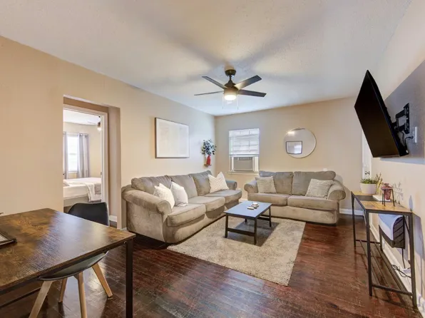 6827 Peerless St #4, Houston, TX 77021
