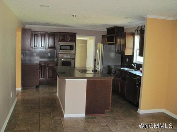 4th image of 352 Bates Dr