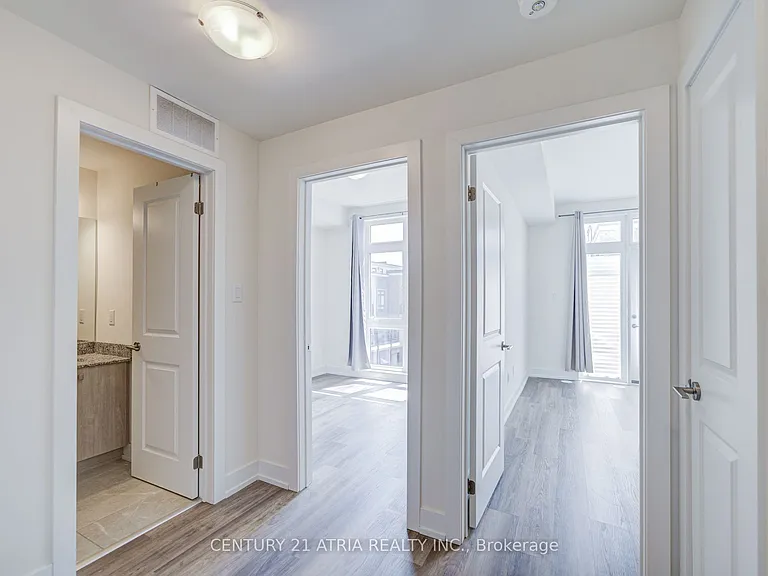 1 Bond Cres #1 — Photo 27