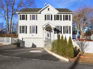 140 Soundview Ave, Fairfield, CT 06825