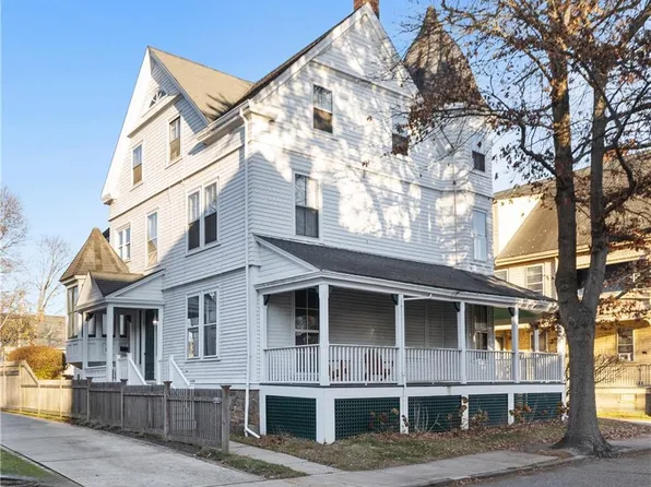 22 Rhode Island Ave, Newport, RI 02840