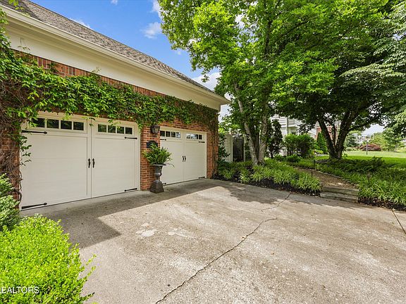 5th image of 1013 Hayslope Dr