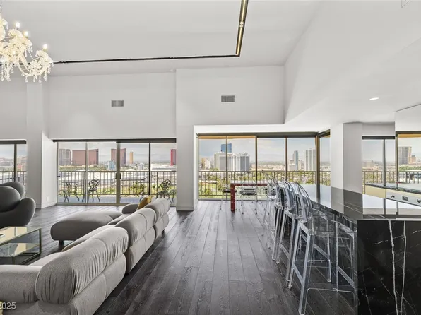 3111 Bel Air Dr Unit 27E, Winchester, NV 89109