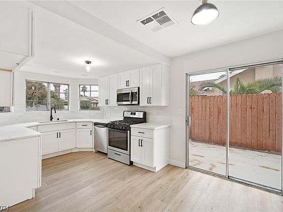 4th image of 122 Linn Ln #0