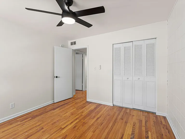 Walnut Apartments — Photo 6