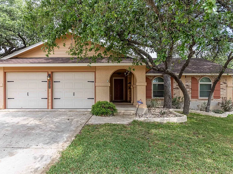 2331 Bluffridge St — Photo 1