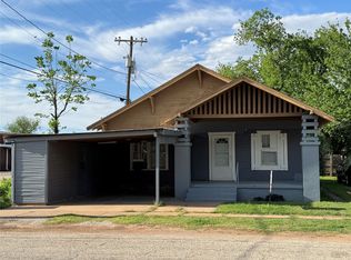304 W Nevada St, Seymour, TX 76380