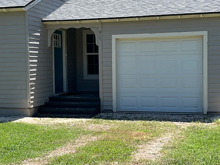 917 Duval Ct — Photo 3
