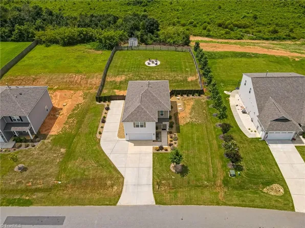 460 Altavista Dr, Clemmons, NC 27012