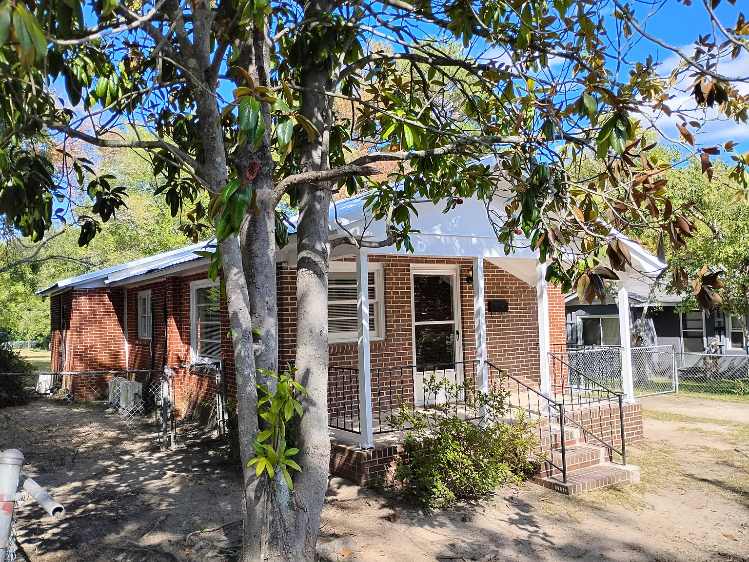 4 bed, 1.5 bath, 1750 sqft, $950 — Photo 1
