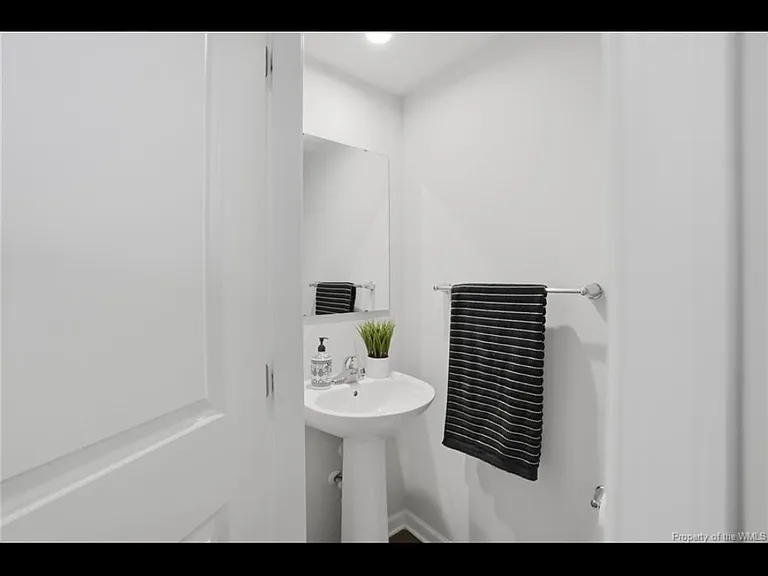 303 Lorraine Dr — Photo 15