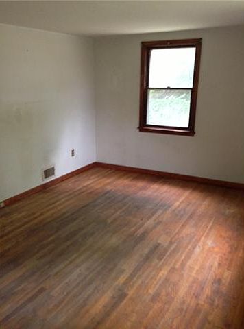 2nd image of 415 Clinton St