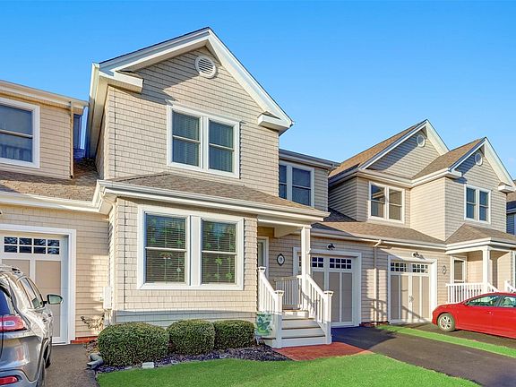 3rd image of 19 Meadow Way #19