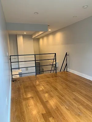 Rented by Greenrock Management | media 22