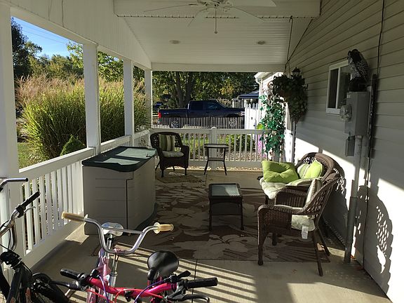 2nd image of 3668 Applewood Dr