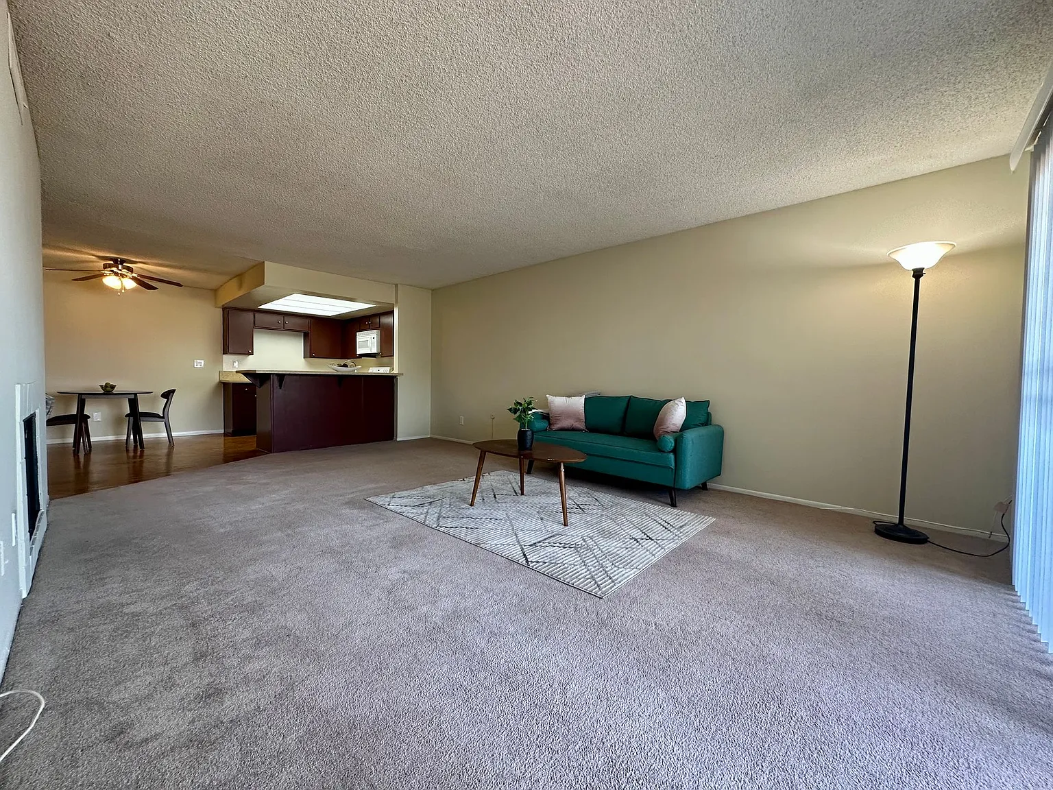 Villa Valencia Apartments — Photo 2