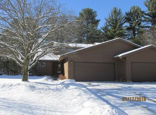 946 Cambridge Ct #B, Altoona, WI 54720