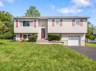4 Rowan Dr, Garnerville, NY 10923