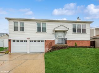 1877 Scarboro Dr, Glendale Heights, IL