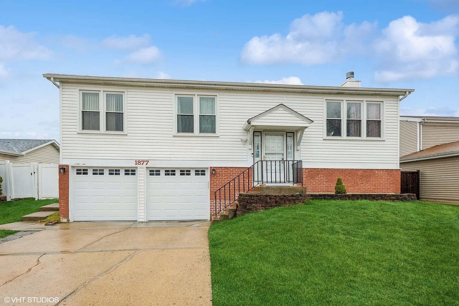 1877 Scarboro Dr photo 1