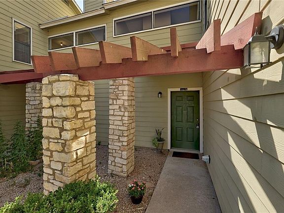2nd image of 512 Eberhart Ln APT 104