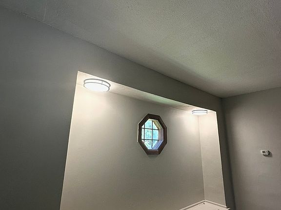 4th image of 330 W 14th St