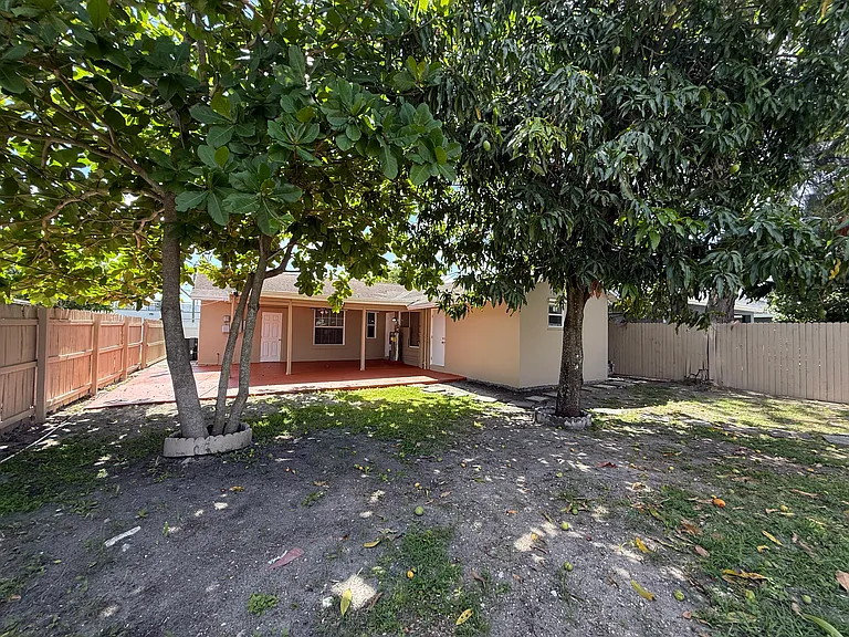 549 Jennings Ave — Photo 22