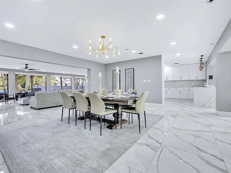 1030 SW 14th Ter — Photo 5